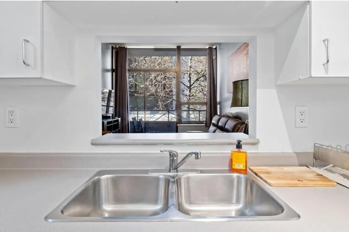 Apartment Cozy 1 Bedroom Downtown Central Vancouver